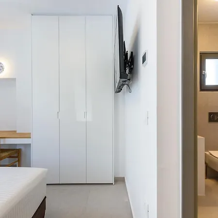 Azure Naousa (Paros)