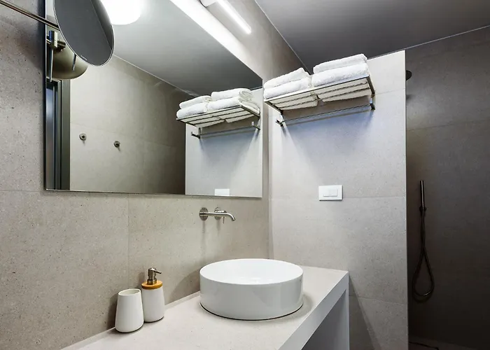 Azure Nyaraló Náusza