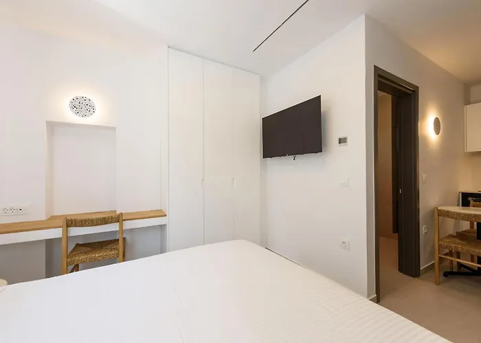 Azure Nyaraló Náusza